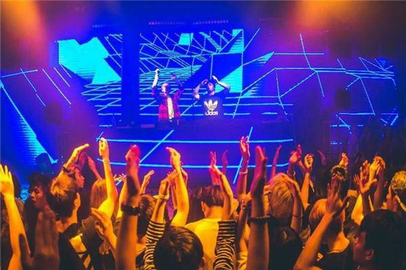 秦皇島北戴河娛樂休閑歌廳酒吧夜場推薦：秦皇島邁阿密酒吧MiAMi CLUB—秦皇島北戴河網(wǎng)紅夜場酒吧